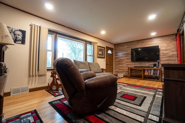 1606 5th Street N, Fargo, ND 58102