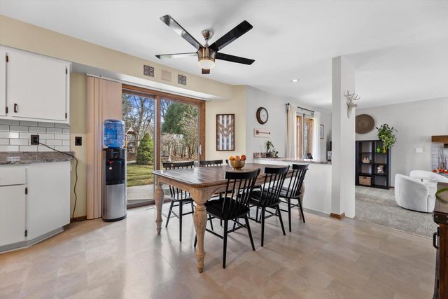 3260 S Regal DRIVE, New Berlin, WI 53151