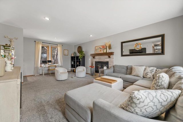 3260 S Regal DRIVE, New Berlin, WI 53151