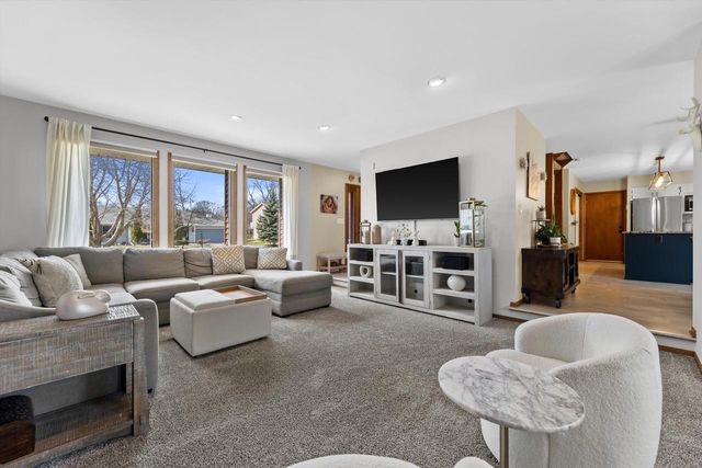 3260 S Regal DRIVE, New Berlin, WI 53151