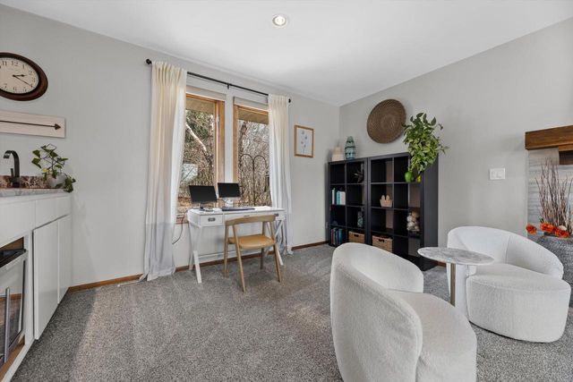 3260 S Regal DRIVE, New Berlin, WI 53151