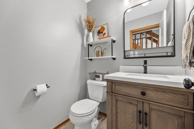 3260 S Regal DRIVE, New Berlin, WI 53151