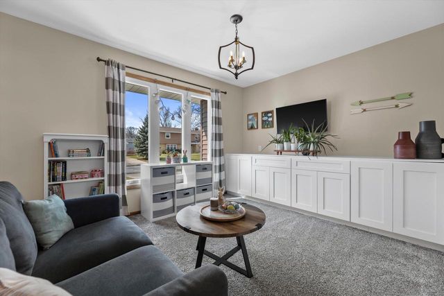 3260 S Regal DRIVE, New Berlin, WI 53151