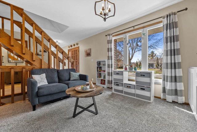 3260 S Regal DRIVE, New Berlin, WI 53151