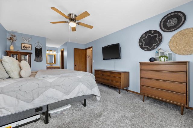 3260 S Regal DRIVE, New Berlin, WI 53151