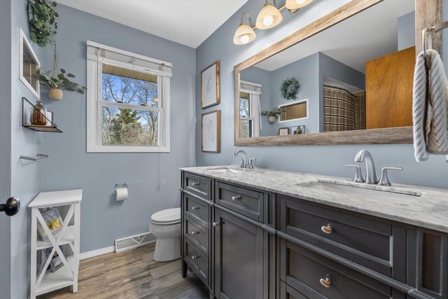 3260 S Regal DRIVE, New Berlin, WI 53151