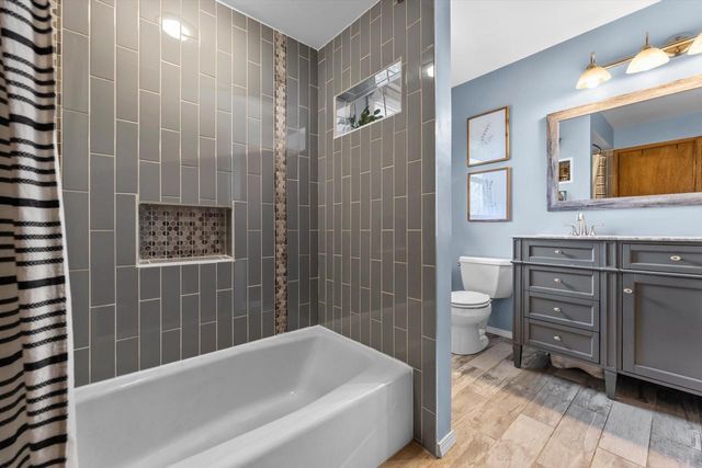 3260 S Regal DRIVE, New Berlin, WI 53151