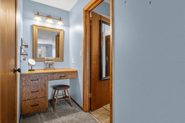 3260 S Regal DRIVE, New Berlin, WI 53151