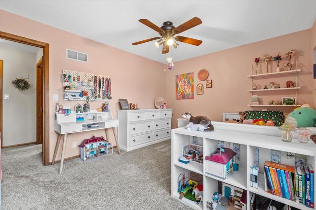 3260 S Regal DRIVE, New Berlin, WI 53151