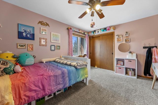 3260 S Regal DRIVE, New Berlin, WI 53151