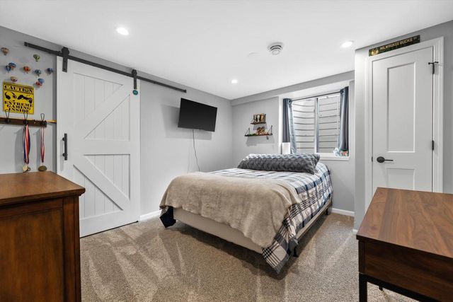 3260 S Regal DRIVE, New Berlin, WI 53151