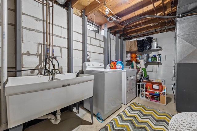 3260 S Regal DRIVE, New Berlin, WI 53151