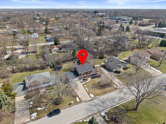 3260 S Regal DRIVE, New Berlin, WI 53151