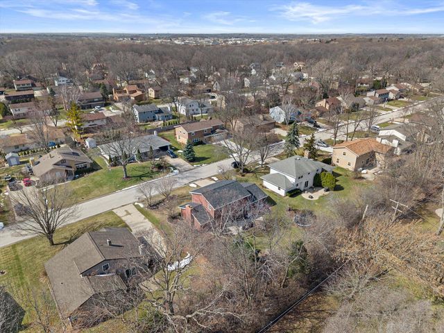 3260 S Regal DRIVE, New Berlin, WI 53151