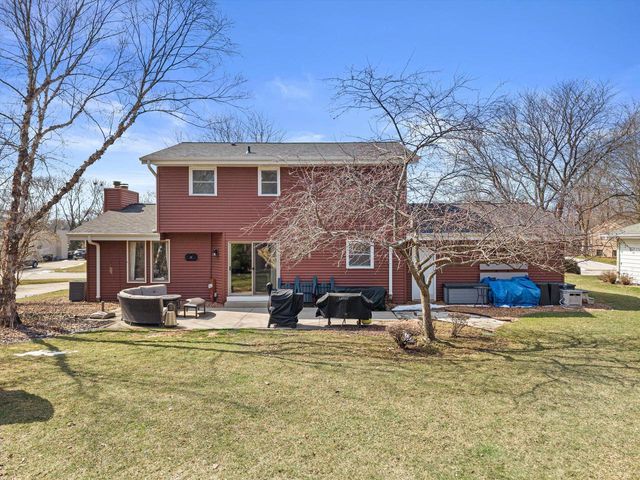 3260 S Regal DRIVE, New Berlin, WI 53151