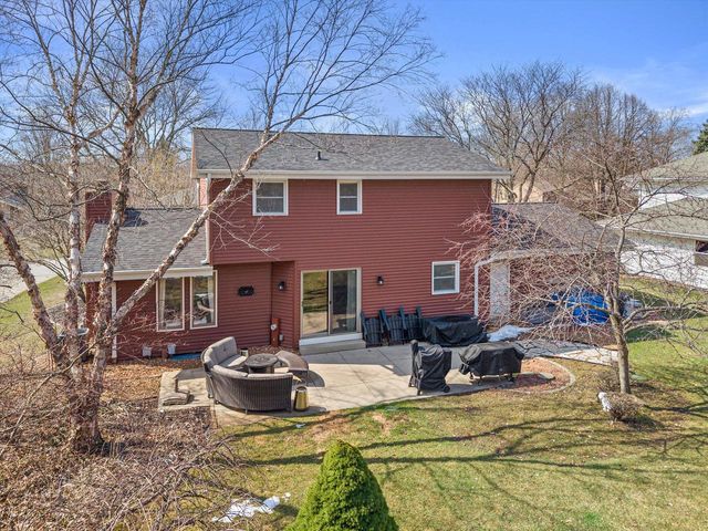 3260 S Regal DRIVE, New Berlin, WI 53151