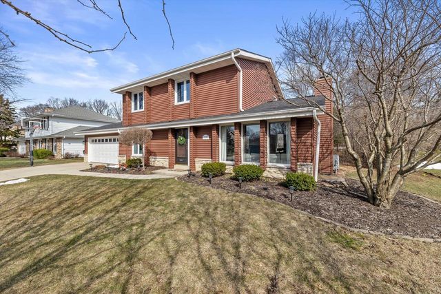 3260 S Regal DRIVE, New Berlin, WI 53151