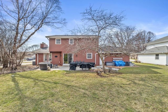 3260 S Regal DRIVE, New Berlin, WI 53151