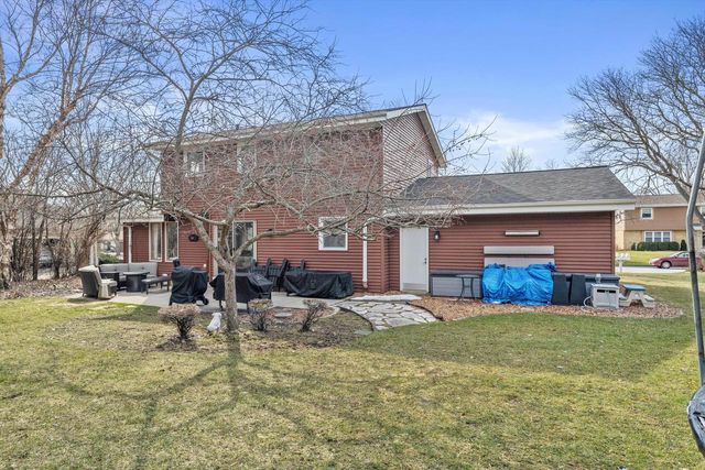 3260 S Regal DRIVE, New Berlin, WI 53151