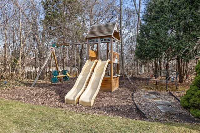 3260 S Regal DRIVE, New Berlin, WI 53151