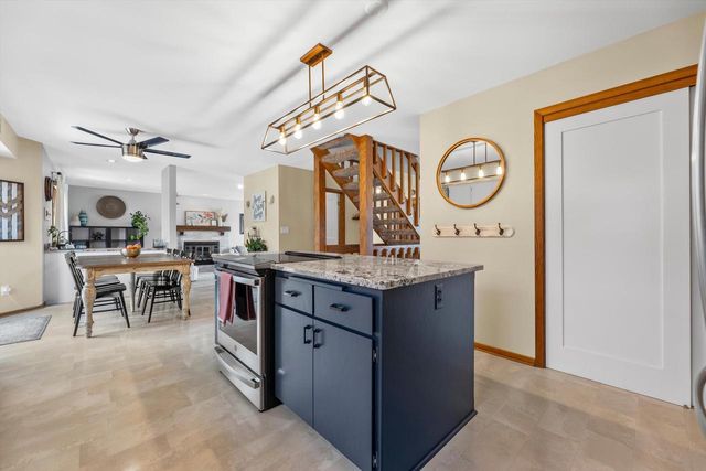 3260 S Regal DRIVE, New Berlin, WI 53151