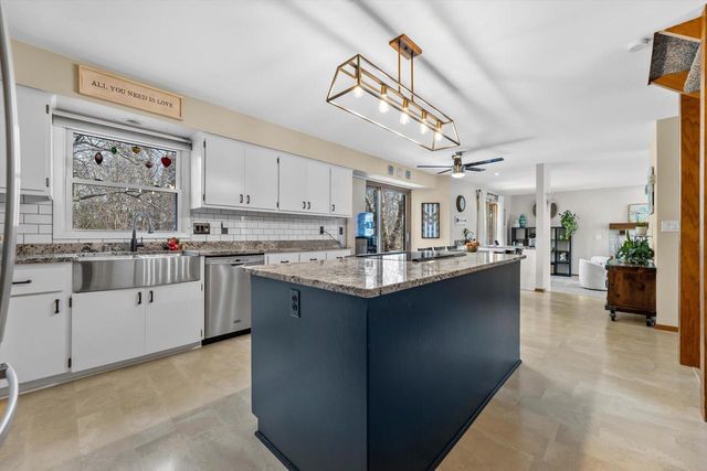 3260 S Regal DRIVE, New Berlin, WI 53151