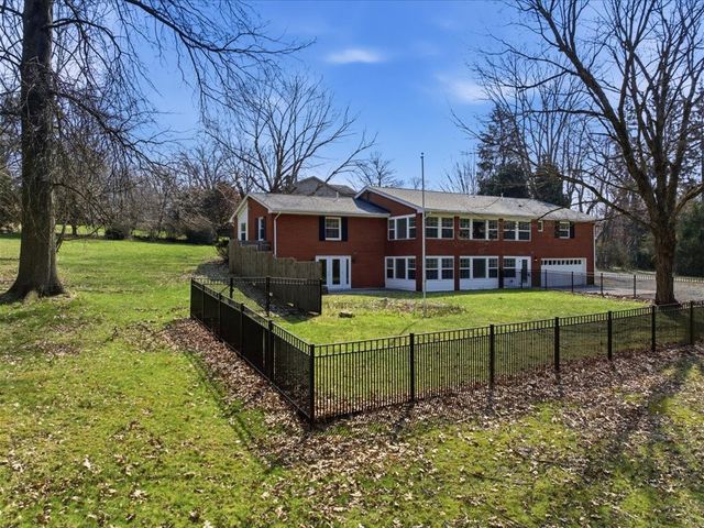 444 McElheny Rd., Shaler, PA 15116