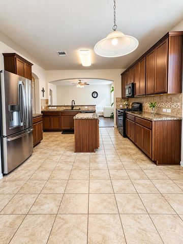 14226 Rim Side Trail, Houston, TX 77045