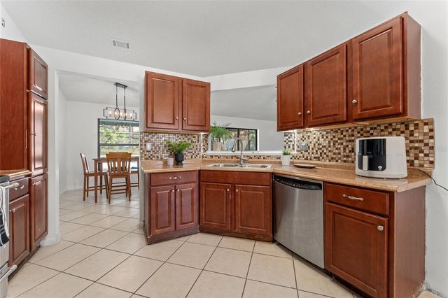 5385 AEOLUS WAY, Orlando, FL 32808