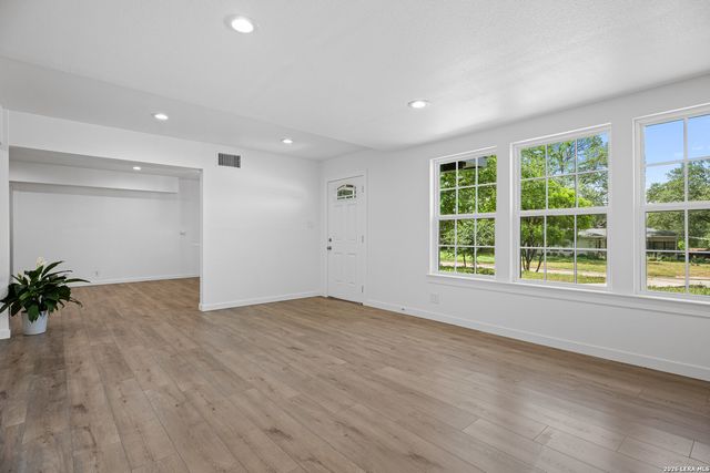 546 BYRNES DR, San Antonio, TX 78209