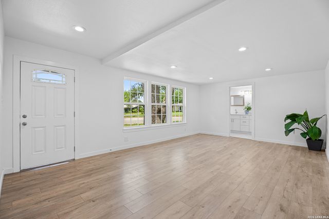 546 BYRNES DR, San Antonio, TX 78209