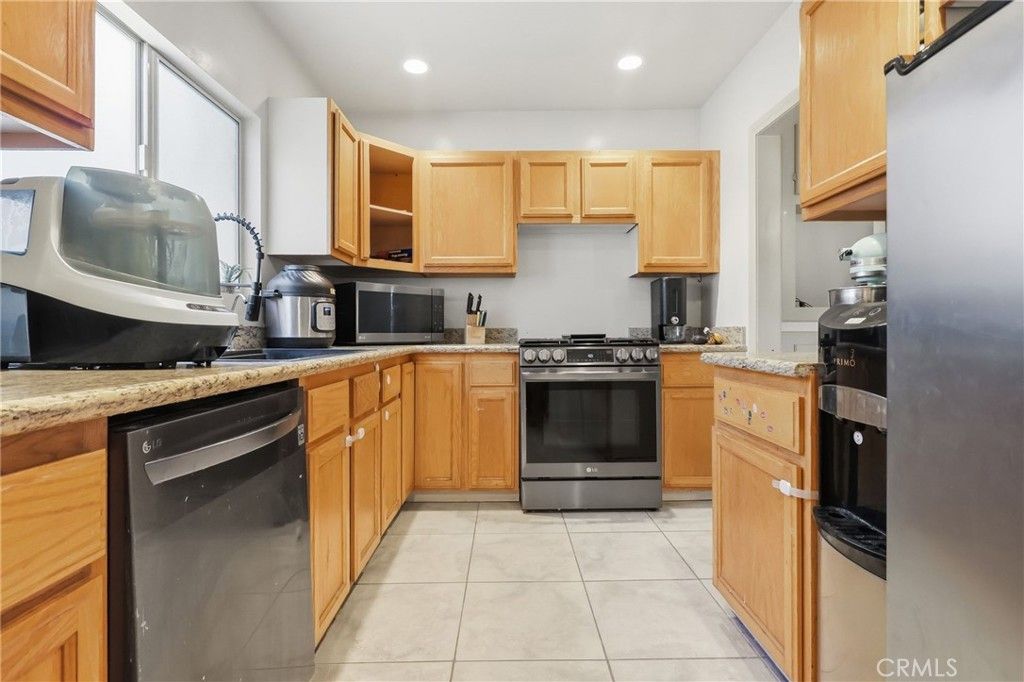 Image 10 of property listing at 1540 E Wardlow, Long Beach, CA 90807