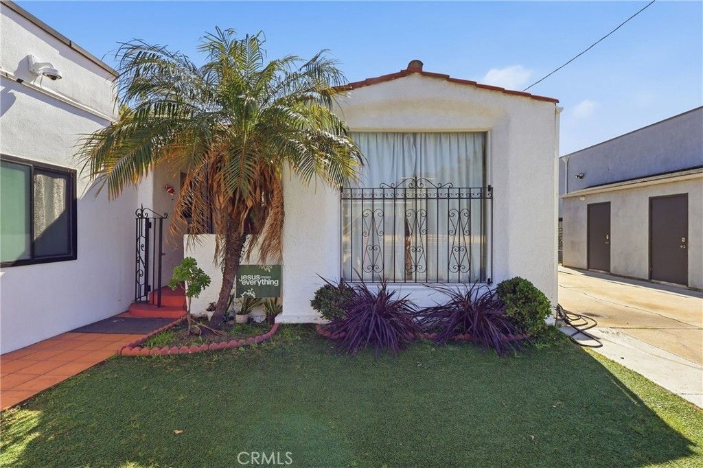 Image 2 of property listing at 1540 E Wardlow, Long Beach, CA 90807