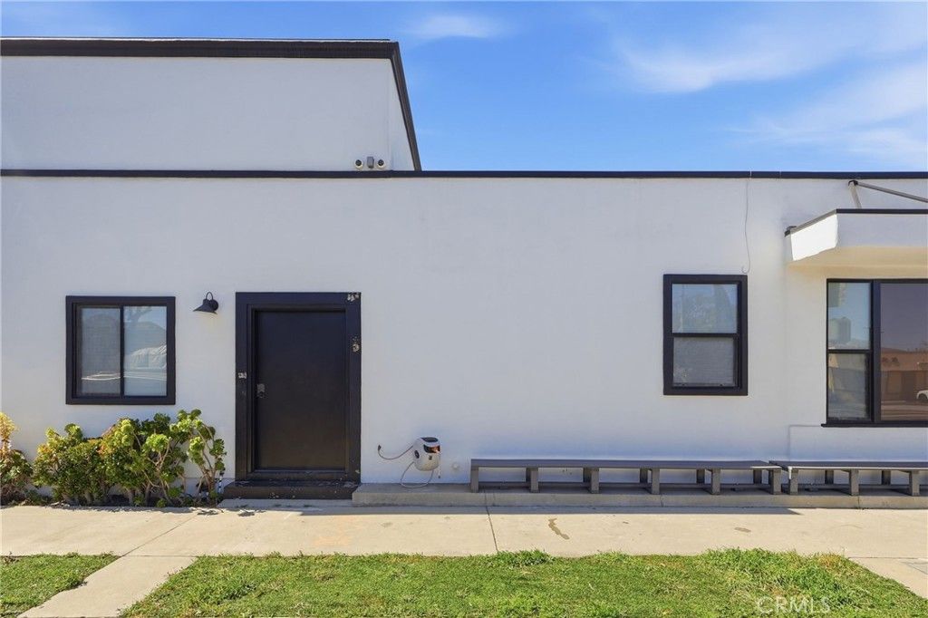 Image 25 of property listing at 1540 E Wardlow, Long Beach, CA 90807