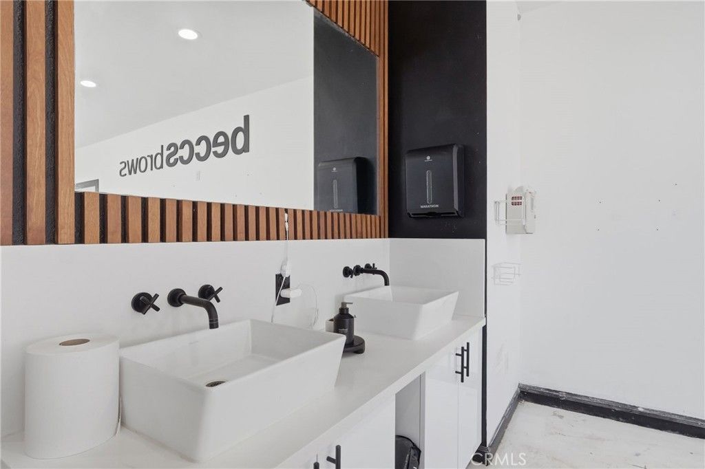 Image 29 of property listing at 1540 E Wardlow, Long Beach, CA 90807