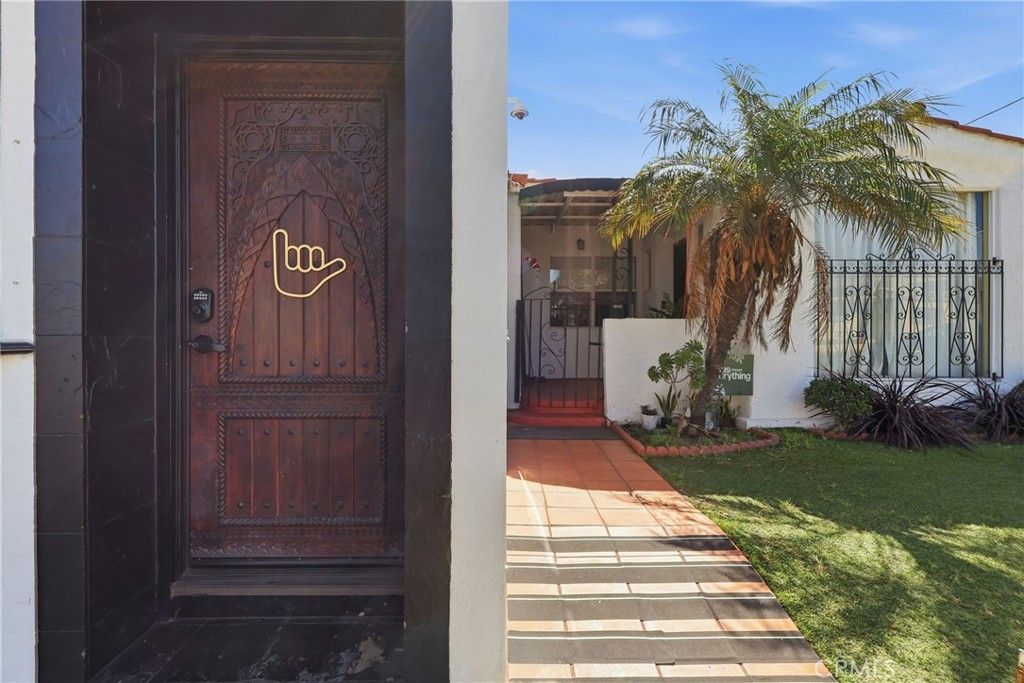 Image 4 of property listing at 1540 E Wardlow, Long Beach, CA 90807