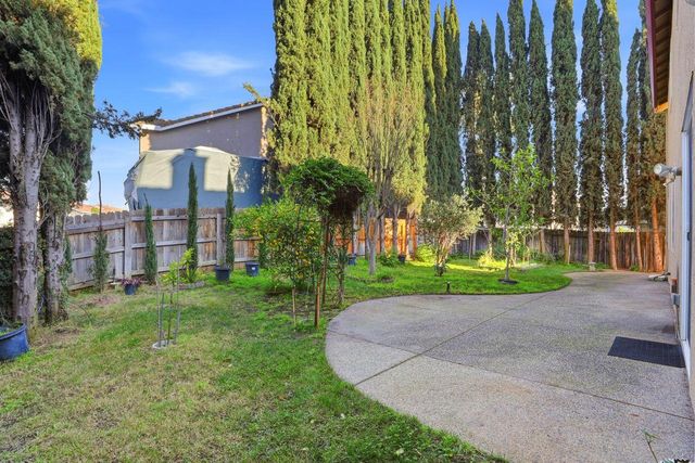 8753 Cypress Creek Way, Elk Grove, CA 95758