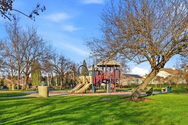 8753 Cypress Creek Way, Elk Grove, CA 95758