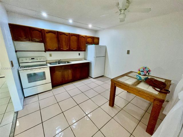 274 SW 9th St 2, Dania Beach, FL 33004