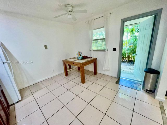 274 SW 9th St 2, Dania Beach, FL 33004