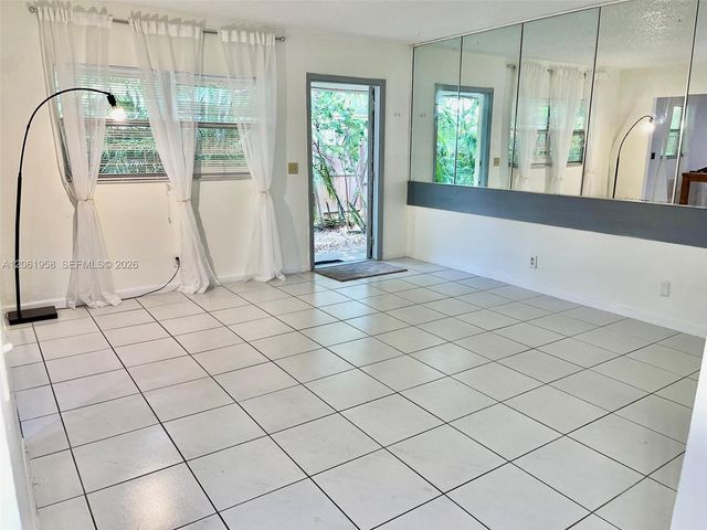 274 SW 9th St 2, Dania Beach, FL 33004