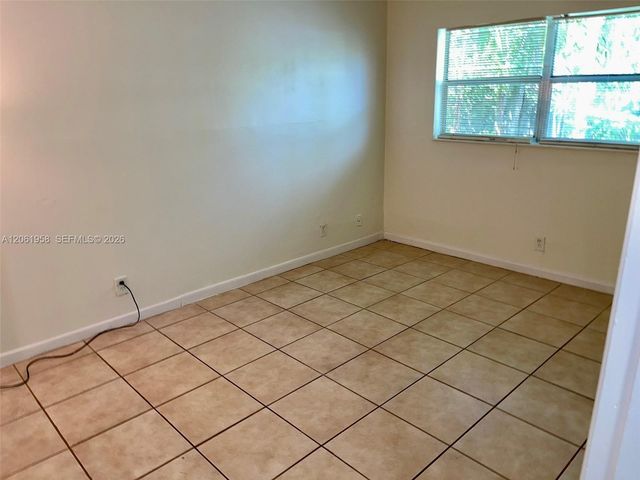 274 SW 9th St 2, Dania Beach, FL 33004