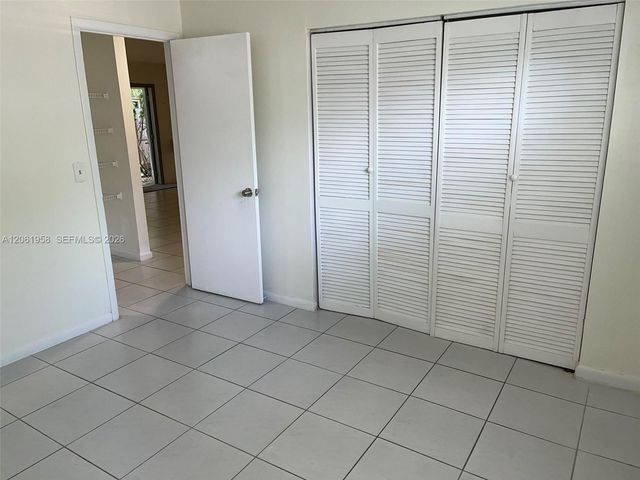 274 SW 9th St 2, Dania Beach, FL 33004