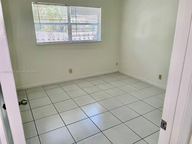 274 SW 9th St 2, Dania Beach, FL 33004
