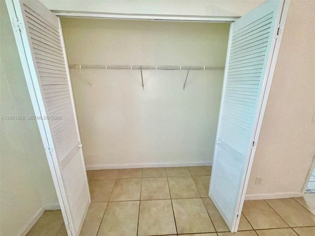274 SW 9th St 2, Dania Beach, FL 33004