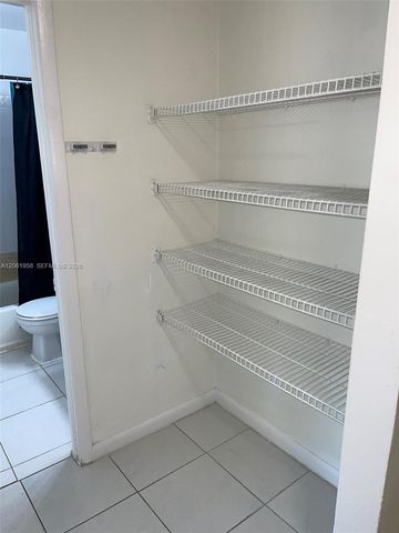 274 SW 9th St 2, Dania Beach, FL 33004