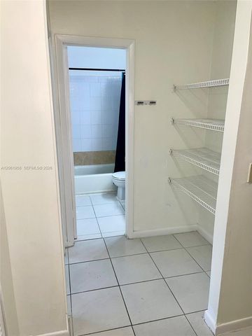 274 SW 9th St 2, Dania Beach, FL 33004