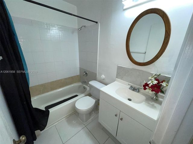 274 SW 9th St 2, Dania Beach, FL 33004