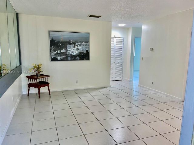 274 SW 9th St 2, Dania Beach, FL 33004