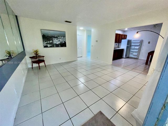 274 SW 9th St 2, Dania Beach, FL 33004